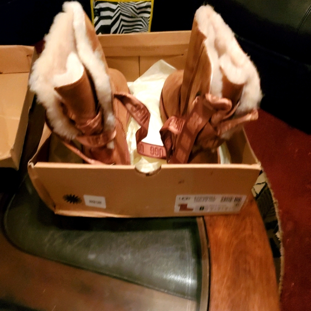 UGG Bailey Bow Short boots Chestnut